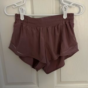 Lululemon hotty hot shorts 2.5 inch